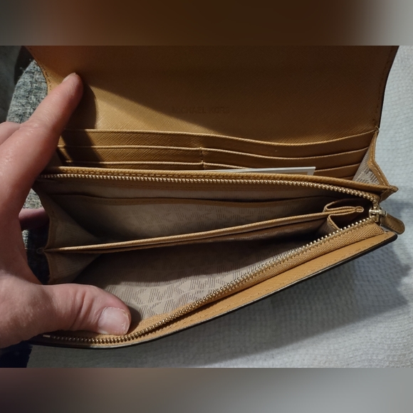 Michael Kors Wallet - Picture 2 of 5